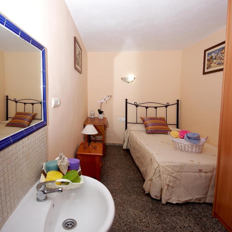 Pensión Aduar - Habitación Individual con baño compartido - 6