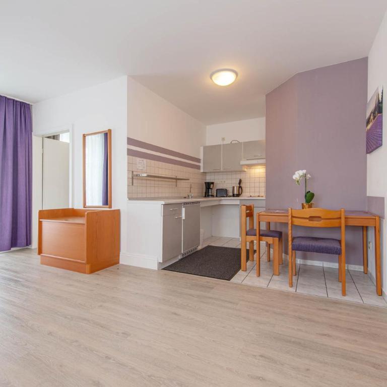 Hotel Garni Lichtquelle - Zimmer mit Kingsize-Bett - Barrierefrei/befahrbare Dusche - 4