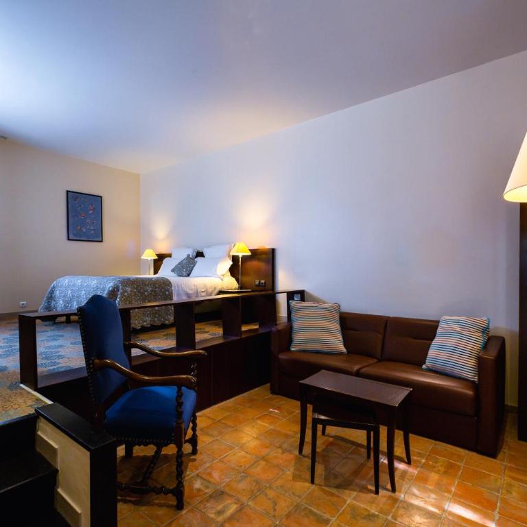 Hôtel Le Donjon - Cœur de La Cité Médiévale - Chambre Familiale - Vue sur Jardin - 9