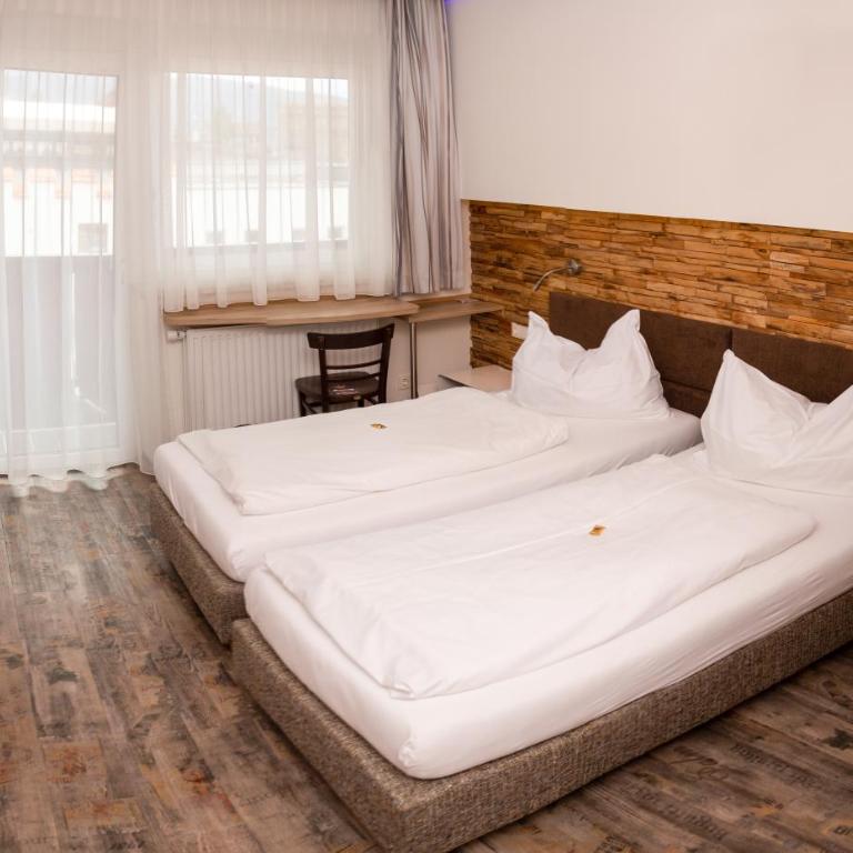 Burg Rooms - 24h Self-Check-in - Deluxe Doppel-/Zweibettzimmer mit Balkon - 1