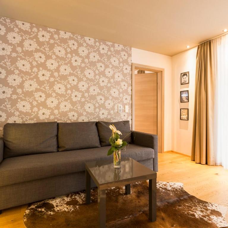 Room 4 & 5 Apartments - Deluxe Apartment mit separatem Schlafzimmer, Terrasse und direktem Zugang zum Pool - 9