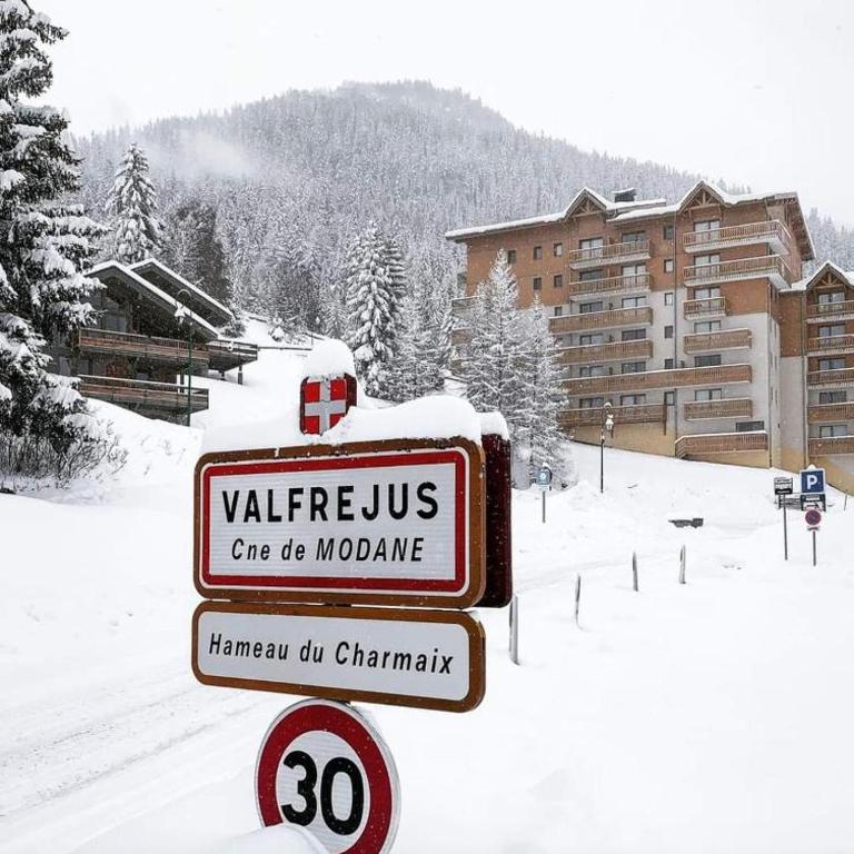 VALFREJUS - Appartement "L'Erable" Les Chalets de Florence 2 - Chaleureux et fonctionnel - plein centre à côté des télécabines - 4 à 7 pers - Appartement 2 Chambres - 45