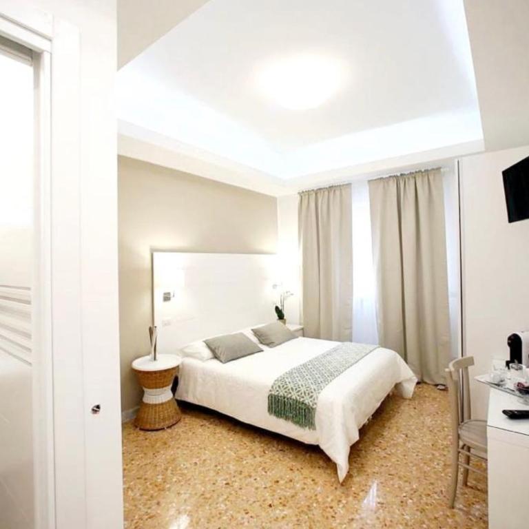 B&b Vatican Inside - Camera Tripla con Bagno Privato - 5