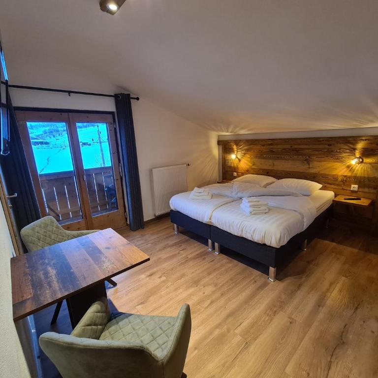 Hotel Pension Annerlhof - Vierbettzimmer mit Balkon - 1