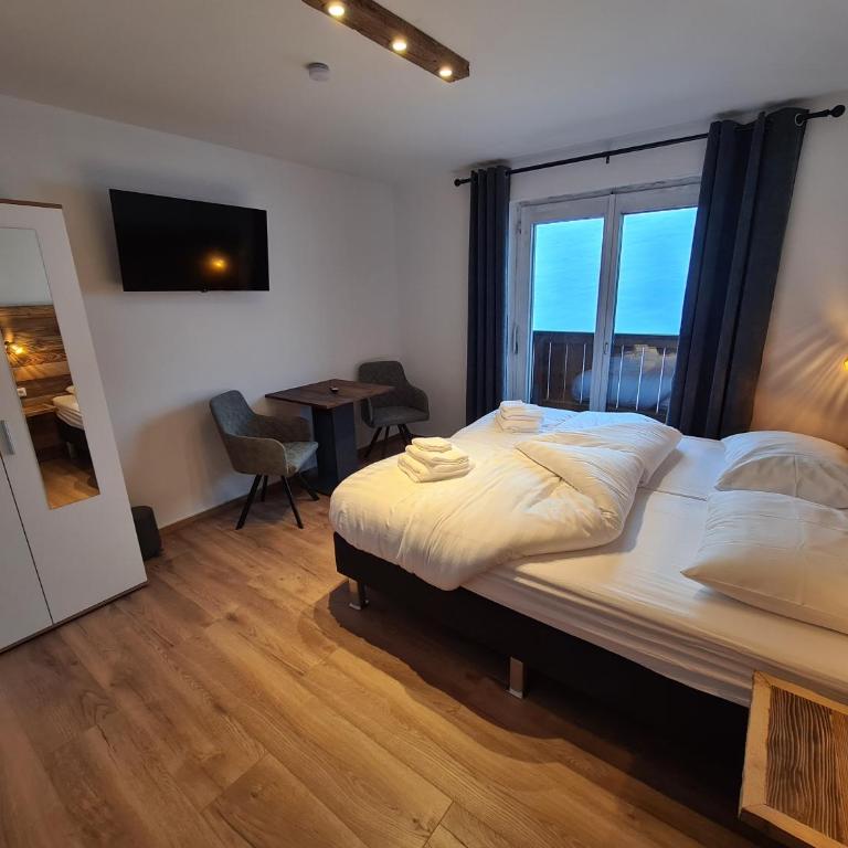 Hotel Pension Annerlhof - Vierbettzimmer mit Balkon - 13