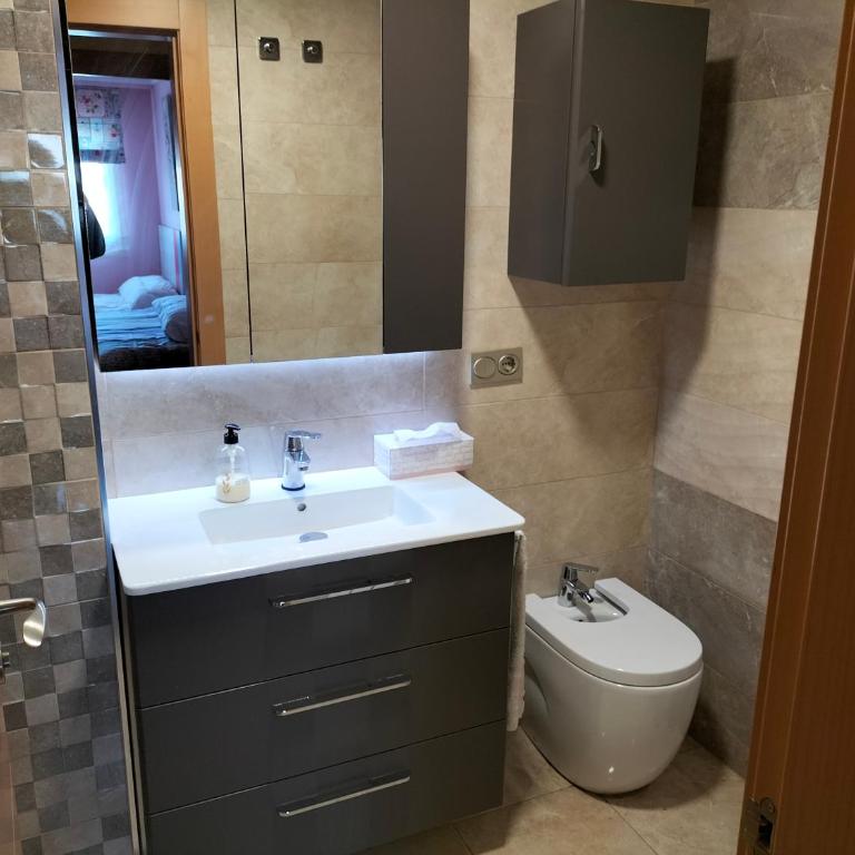 Piso turístico en Granada. Zona Palacio Deportes - Two-Bedroom Apartment - 4