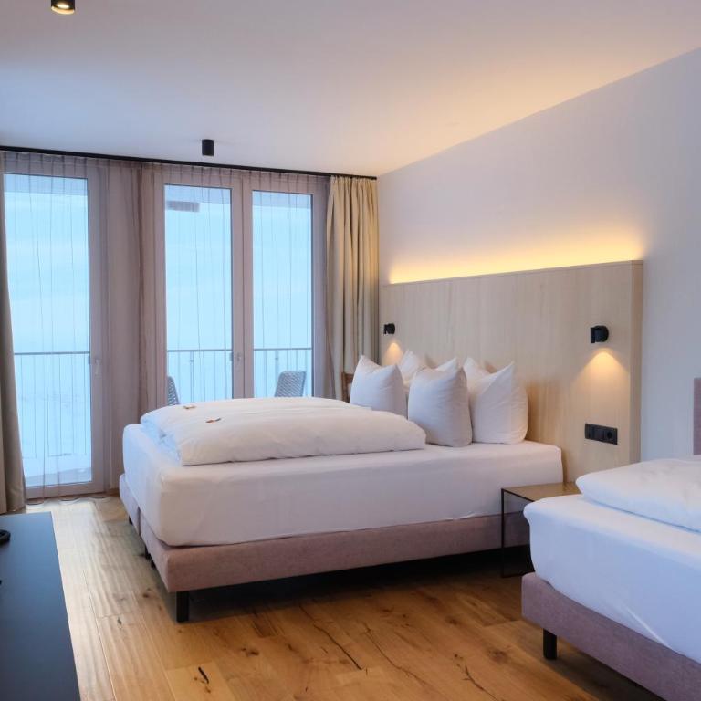 Hotel Die Arlbergerin - Zimmer mit Queensize-Bett und Gartenblick - 2