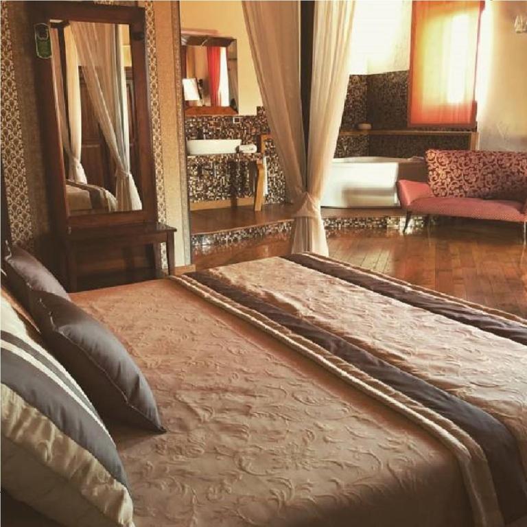 Hotel Medici - Suite King con Vasca Idromassaggio - 2