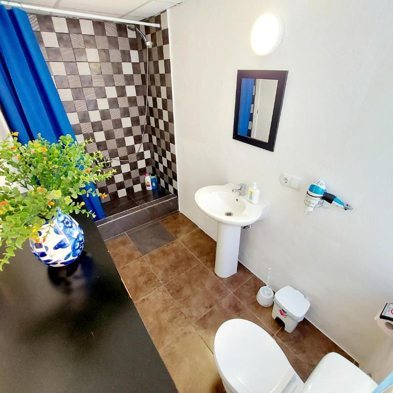 Gloria Host House - Double Room with Private Bathroom - 1