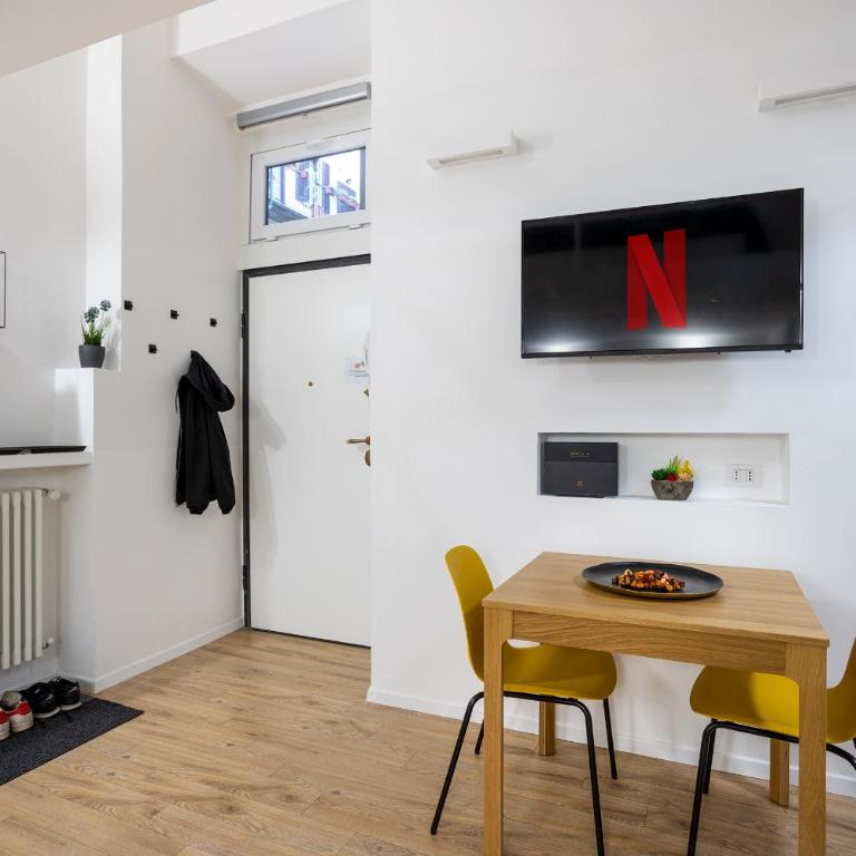 Walk to Duomo, Central Loft near Metro, M4 Linate 2min walk - Apartment - Split Level - 7