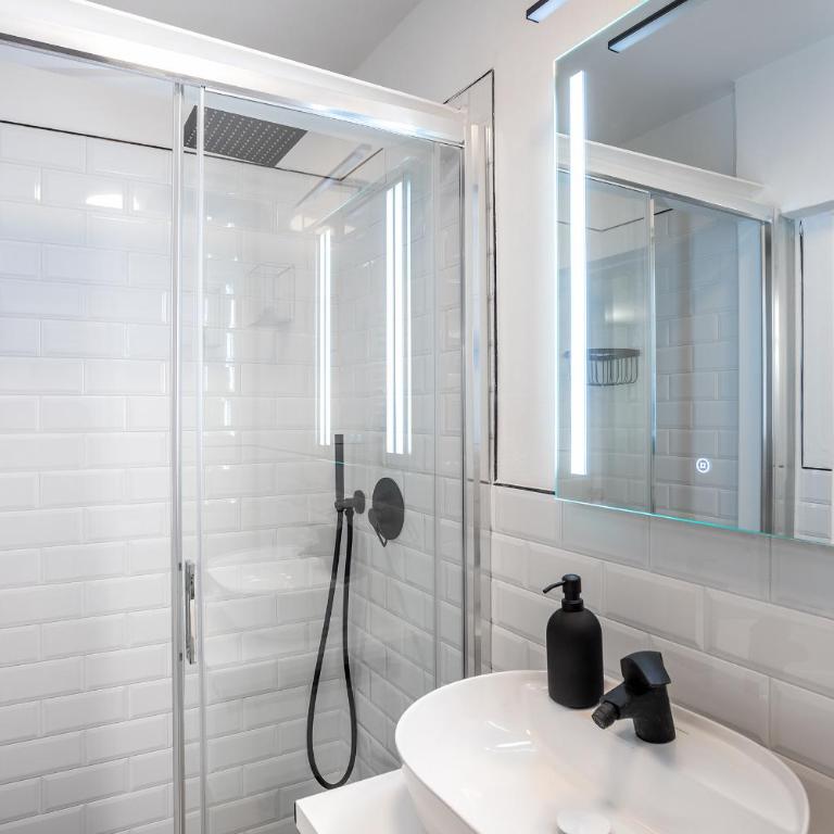 Walk to Duomo, Central Loft near Metro, M4 Linate 2min walk - Apartment - Split Level - 9