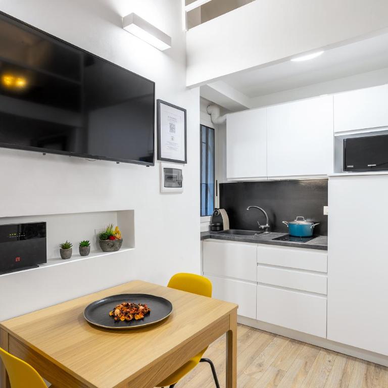 Walk to Duomo, Central Loft near Metro, M4 Linate 2min walk - Apartment - Split Level - 6