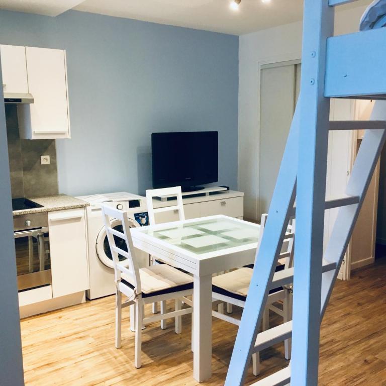 Agréable studio neuf avec vue + parking gratuit - Studio - Vue sur Montagne - 1