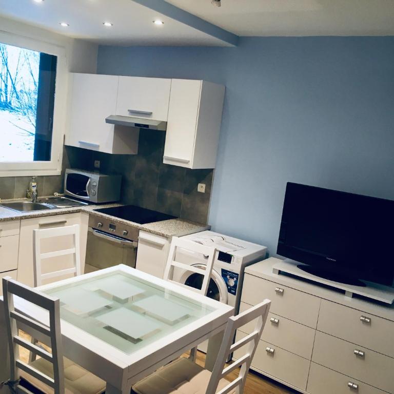 Agréable studio neuf avec vue + parking gratuit - Studio - Vue sur Montagne - 4
