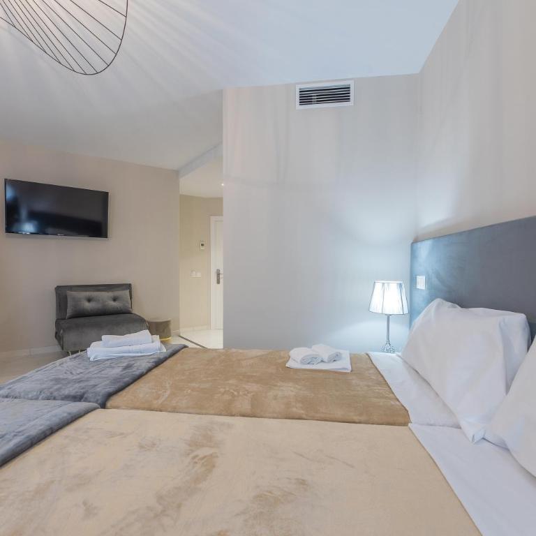 Residencia Deportiva RozaRossa - Habitación Doble Estándar con sofá - 5