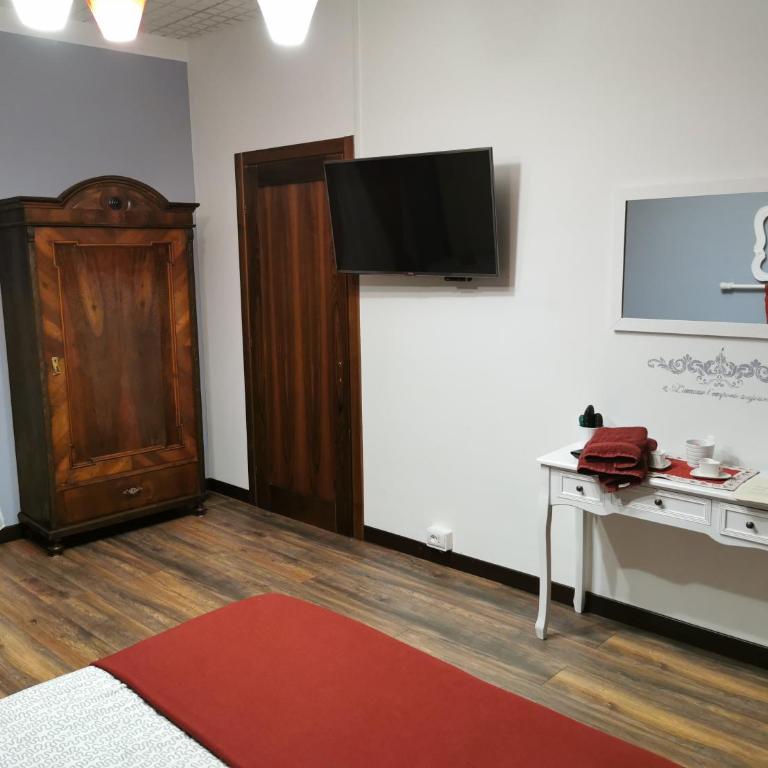 B&B Empire 1970 - Double or Twin Room with Shared Bathroom - 8