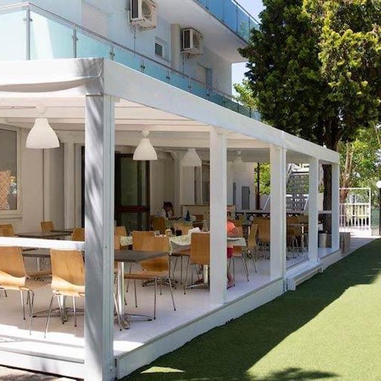 Hotel Helios - Standard Family Room - 5