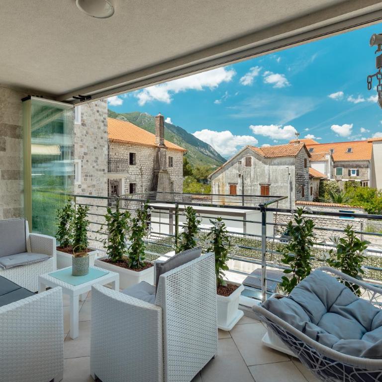 Apartments Dabinovic - Apartment with Balcony - 1