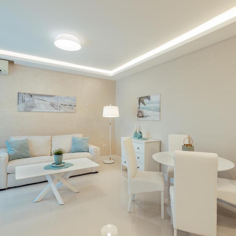 Apartments Dabinovic - Apartment with Balcony - 10