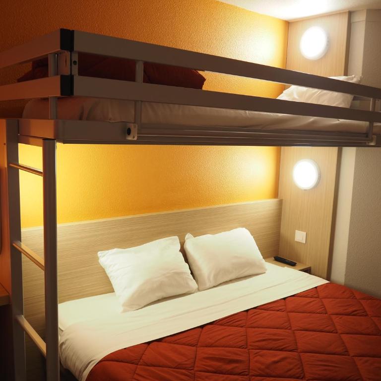 Premiere Classe Saumur - Chambre Triple (1 Lit Double et 1 Lit Simple) - 7