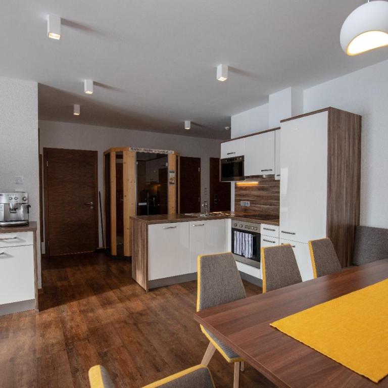 Lux Appartements - Apartment mit 3 Schlafzimmern und Balkon - 11