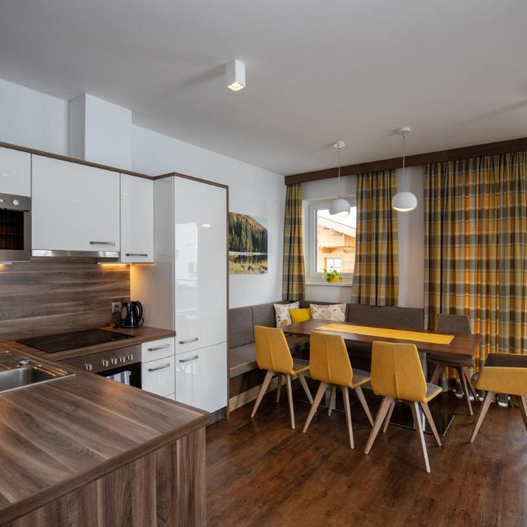 Lux Appartements - Apartment mit 3 Schlafzimmern und Balkon - 2