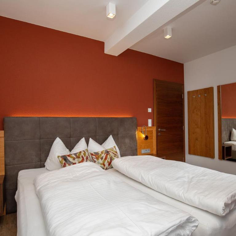 Lux Appartements - Apartment mit 3 Schlafzimmern und Balkon - 8