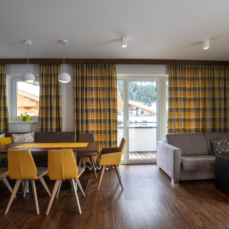 Lux Appartements - Apartment mit 3 Schlafzimmern und Balkon - 12