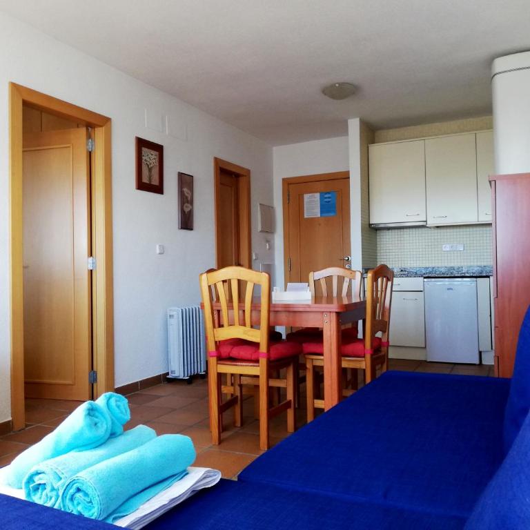Apartamentos Arttyfal con parking y WiFi by SURYNIEVE - Apartamento de 1 dormitorio con aparcamiento - 4