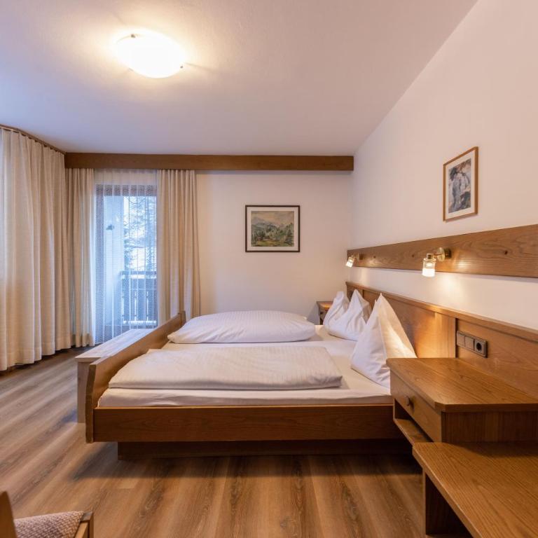 Hotel Fines - Camera Matrimoniale con Balcone - 1
