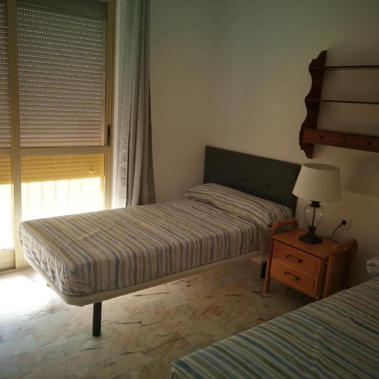 Habitacion en piso compartido No alojamiento turistico - Habitación Estándar con baño compartido - 2 camas - 4