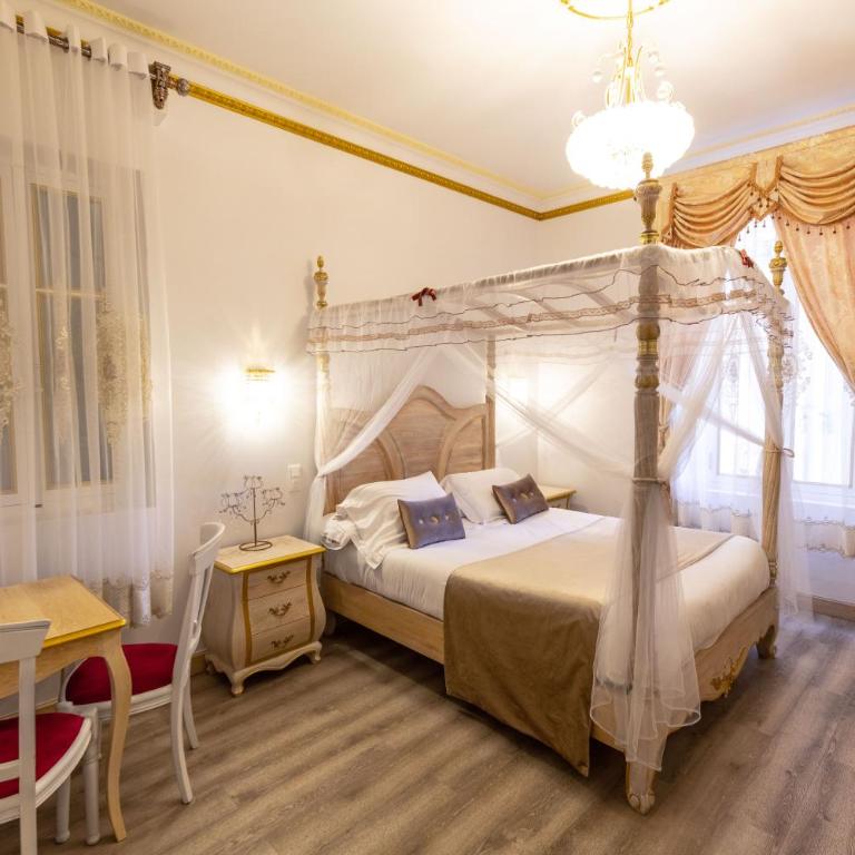 Chambre a Baldaquin Maison de L'Église Du couvent - Chambre Double avec Salle de Bains Privative - 2