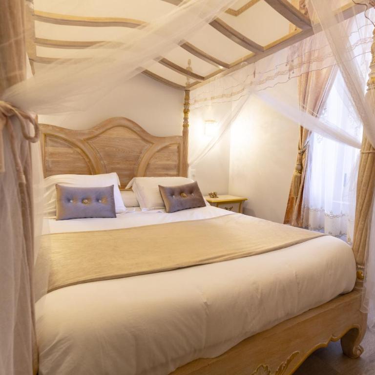 Chambre a Baldaquin Maison de L'Église Du couvent - Chambre Double avec Salle de Bains Privative - 4