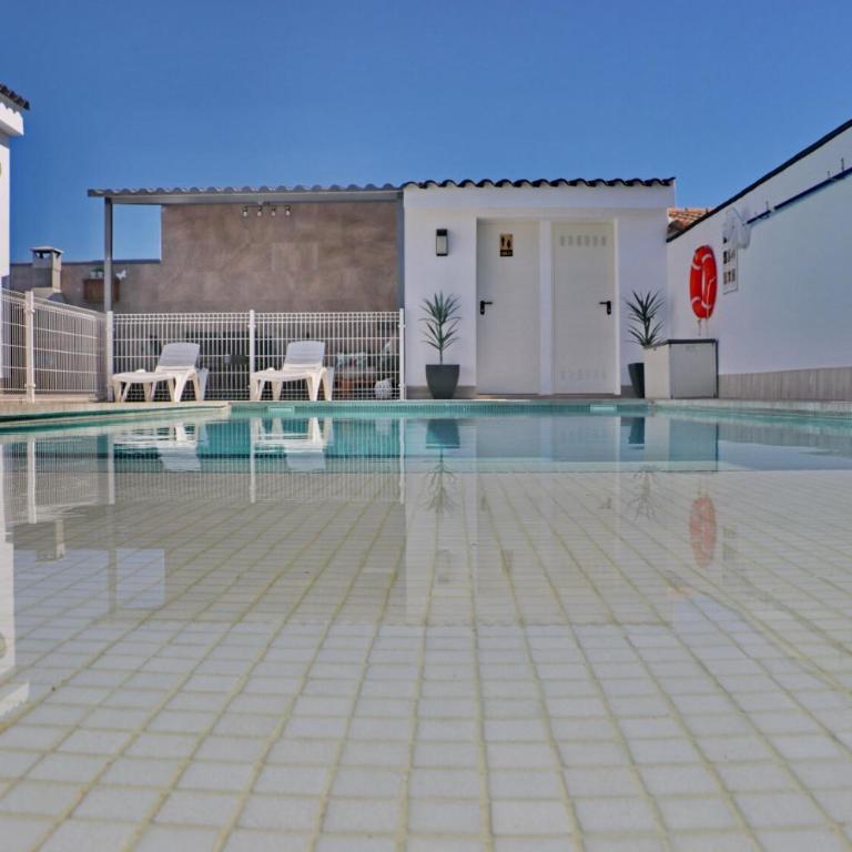 Chalet moderno con pisicina - Casa - 5