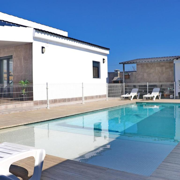 Chalet moderno con pisicina - Casa - 2