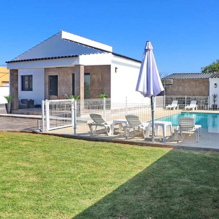 Chalet moderno con pisicina - Casa - 13