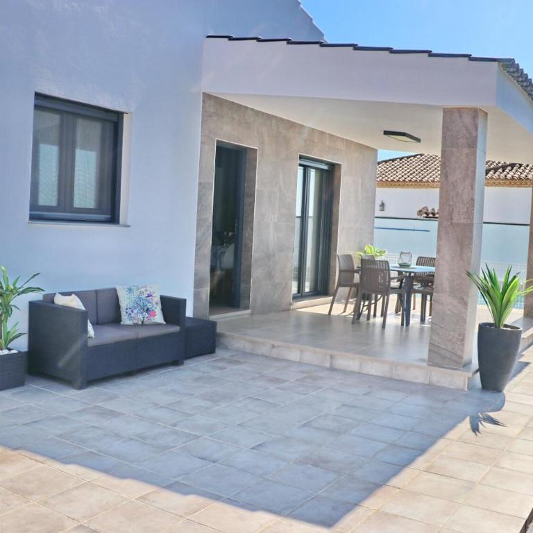 Chalet moderno con pisicina - Casa - 15
