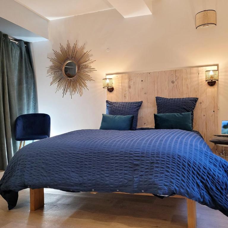 L établissement LA PLAGE A 2 PAS vous propose, 3 Appartements DEUX chambres, 1 appartement une pièce , NETFLIX, lits faits à votre arrivée, serviettes de toilette, Ménage, Wifi, en hyper centre ,Plage à 100m, BOX à Vélos, paiement 3 fois sans frais - Appartement 2 Chambres - 11