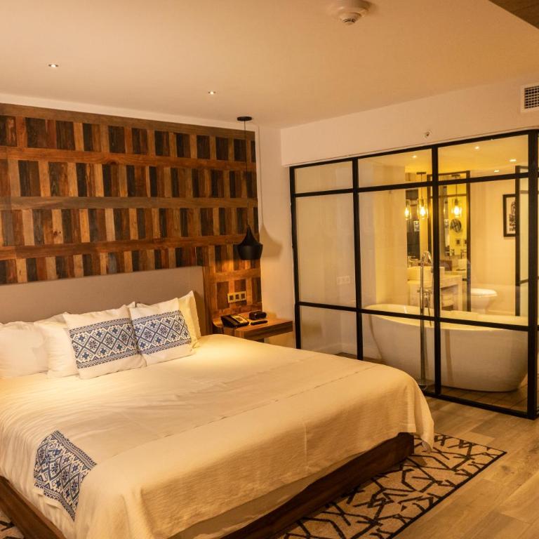 Hotel Indigo Guadalajara Expo by IHG - Habitación Esquinera con cama extragrande - 1