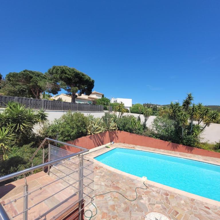 Villa Palm' Issambres 6 personnes, clim, avec piscine, jardin et parking privés - Villa 3 Chambres - 16