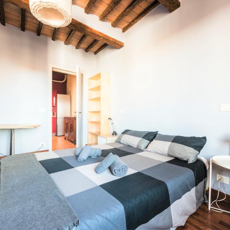 Hostly - La Pera Suite Apartment - 2 Bedrooms, Full Center - Two-Bedroom Apartment - 14