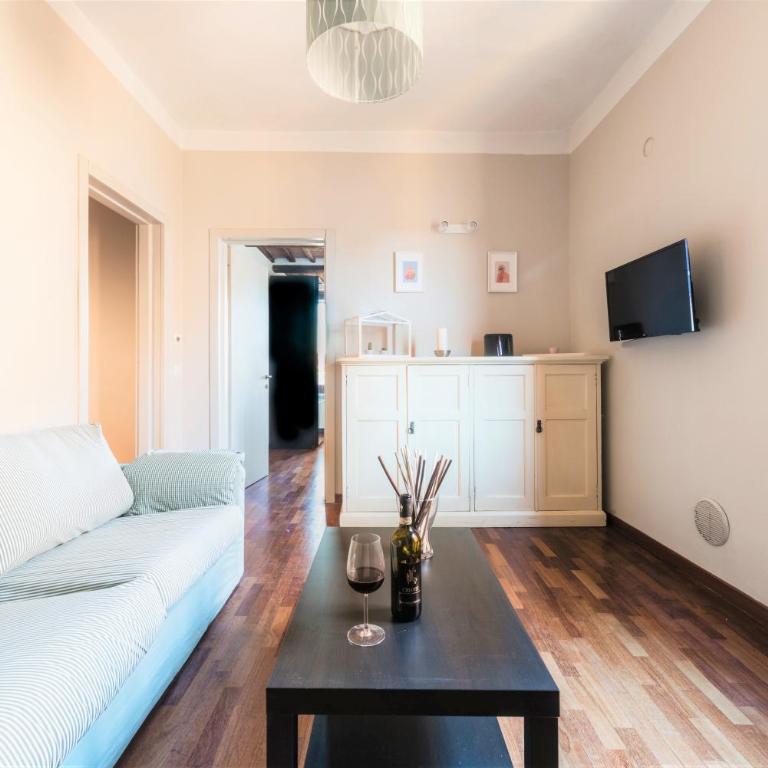 Hostly - La Pera Suite Apartment - 2 Bedrooms, Full Center - Two-Bedroom Apartment - 5