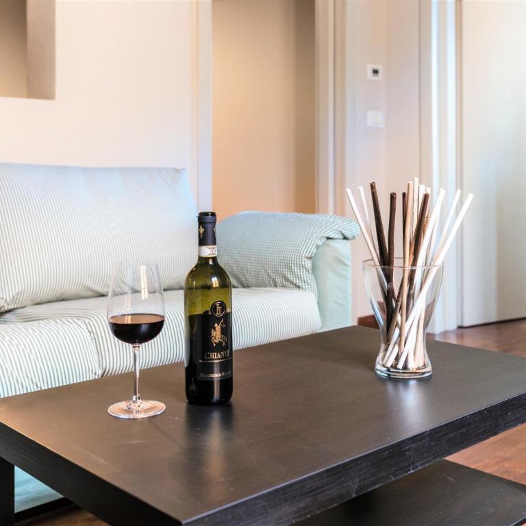 Hostly - La Pera Suite Apartment - 2 Bedrooms, Full Center - Two-Bedroom Apartment - 6
