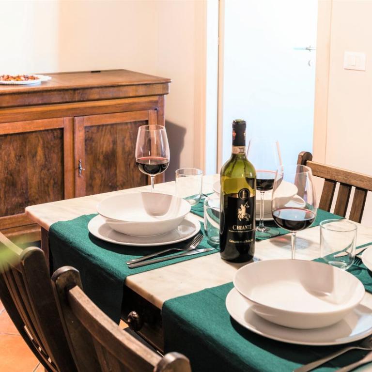 Hostly - La Pera Suite Apartment - 2 Bedrooms, Full Center - Two-Bedroom Apartment - 11