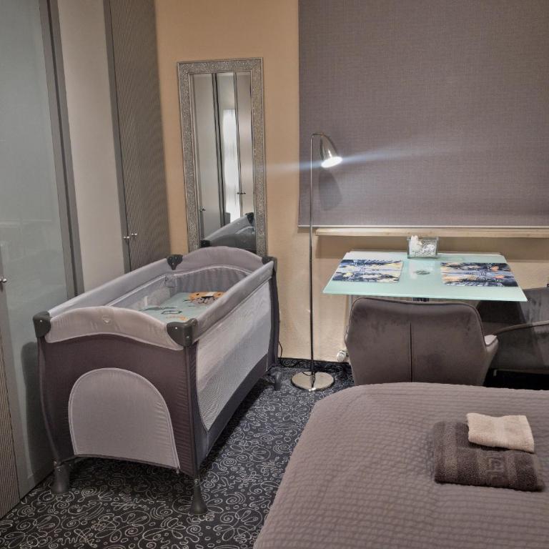 Lion Homestay Munich - Zimmer mit Kingsize-Bett - 27