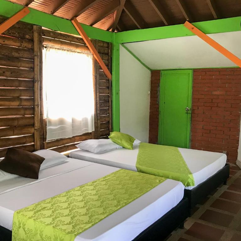 Room in Lodge - Family Cabin With Lake View - Habitación Familiar - 11