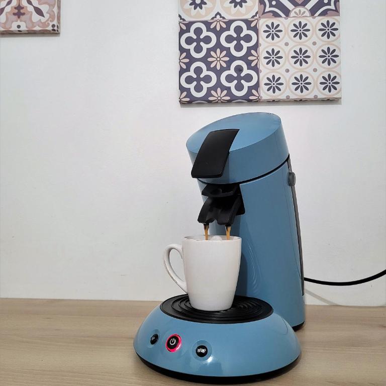 avec CLIMATISEUR APPARTEMENT DESIGN vous propose, un appartement 2 chambres et salon, 3 appartements une pièce, NETFLIX, lits faits à votre arrivée, serviettes de toilette, Ménage, Wifi ,Plage à 190m, BOX à Vélos, paiement 3 fois sans frais - Appartement avec Douche - 10