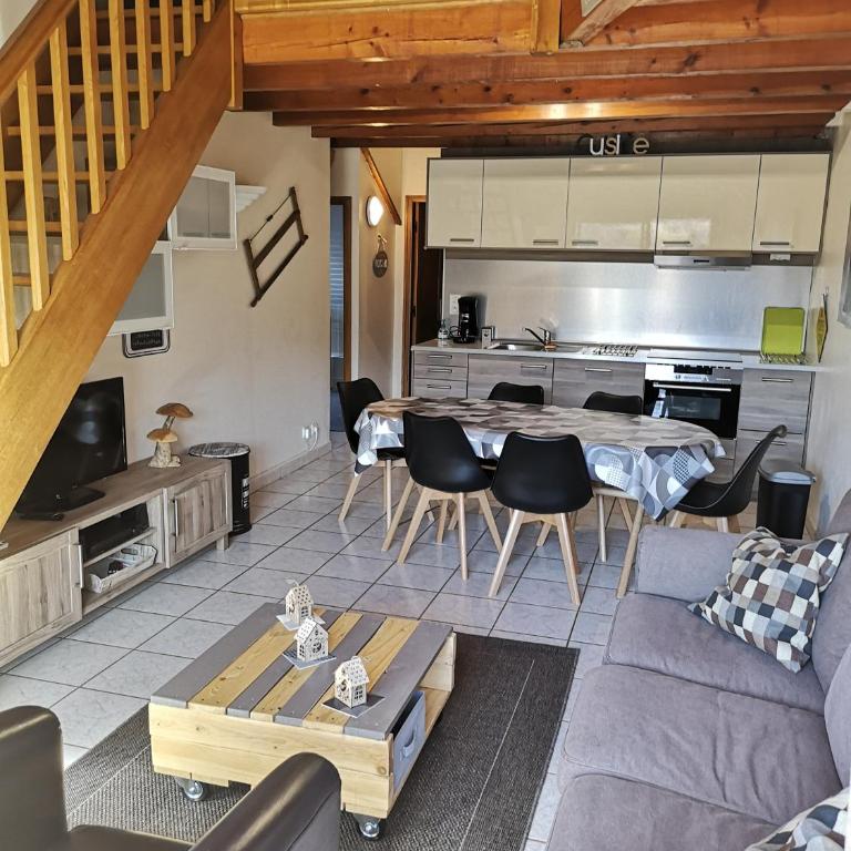 Appart T4 72m2 à Baratier entre les Orres et Embrun à coté du lac de Serre Ponçon. - Appartement - Vue sur Lac - 1