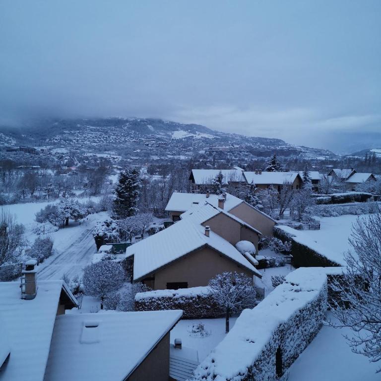 Appart T4 72m2 à Baratier entre les Orres et Embrun à coté du lac de Serre Ponçon. - Appartement - Vue sur Lac - 33