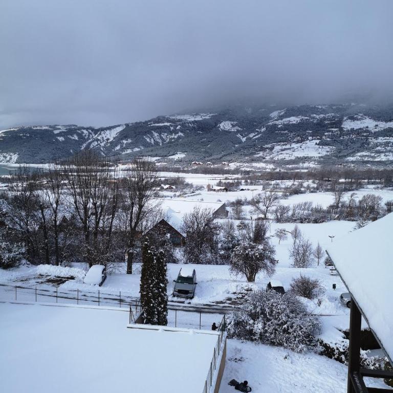 Appart T4 72m2 à Baratier entre les Orres et Embrun à coté du lac de Serre Ponçon. - Appartement - Vue sur Lac - 34